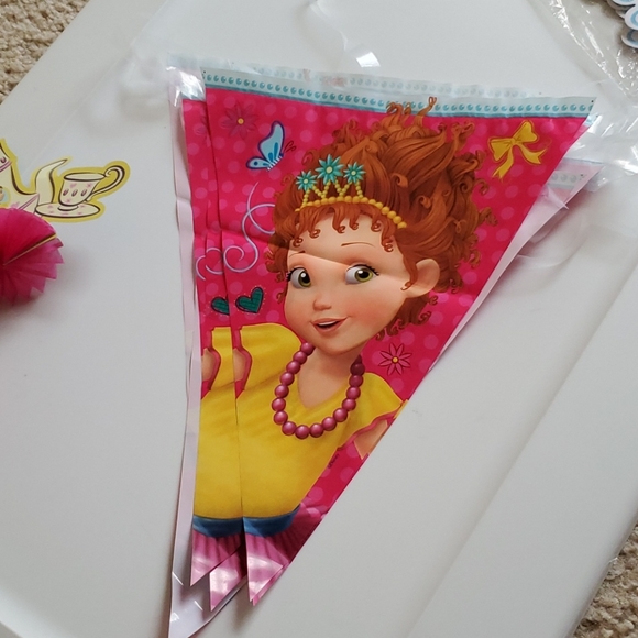 Bundle of Fancy Nancy theme party decor - Picture 3 of 10